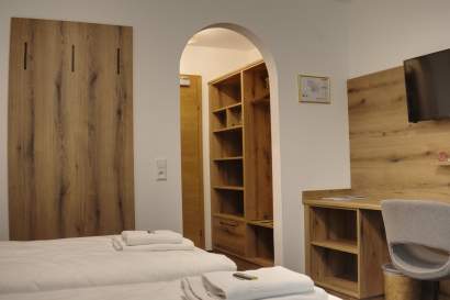 06-zimmer3-schrank-obertauern.jpg