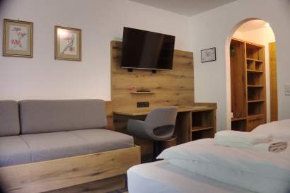 05-couch-schreibtisch-obertauern.jpg