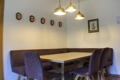 05-centralbb-küche-tisch-obertauern.jpg