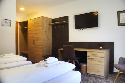 08-schreibtisch-schrank-raum-typ-c.jpg
