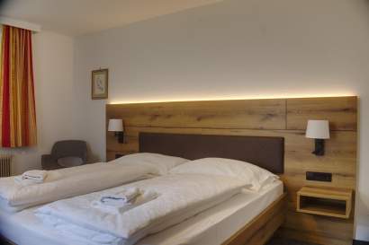 07-zimmer5-bett-ringstrasse.jpg