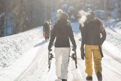 01a_central_hotel_winter_schneeschuhe_wald.jpg