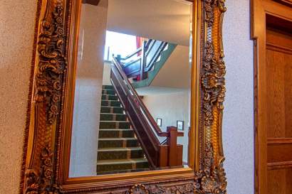 03b_central_spiegelbild_treppe.jpg