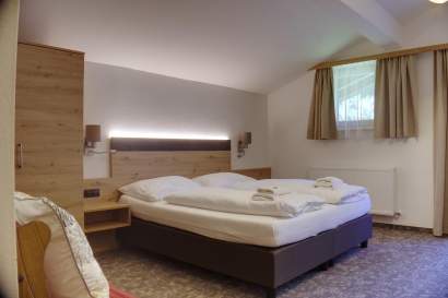01-zimmer14-bettquer-obertauern.jpg