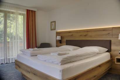 02-zimmer7-bett-quer.jpg